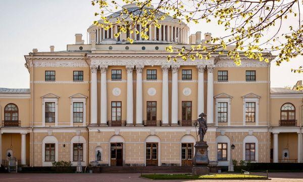 Pavlovsk place facade